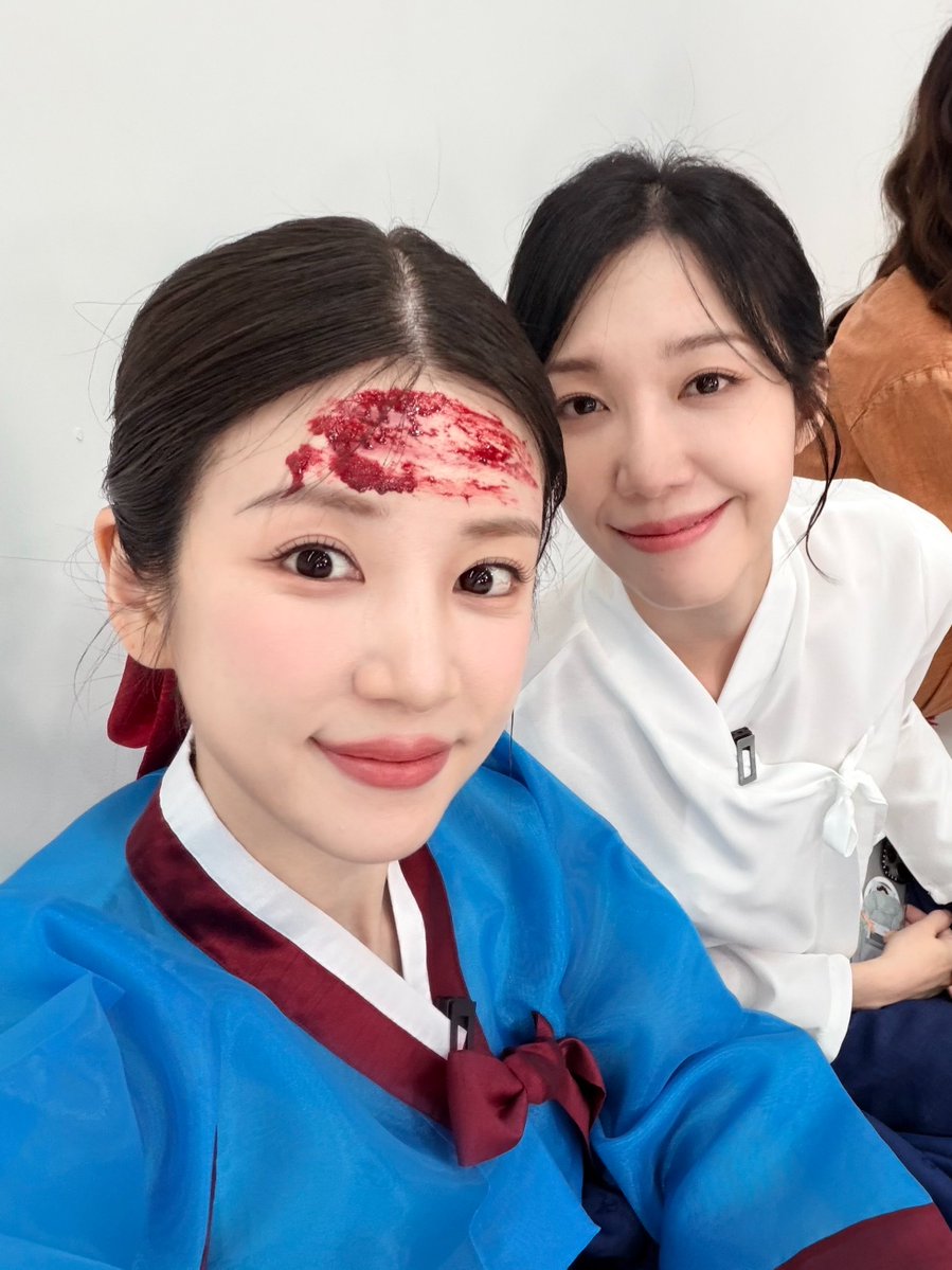 apinkxcho's tweet photo. mahal mahalan na naman yan sila 😮‍💨 https://t.co/pBirGkuVd9