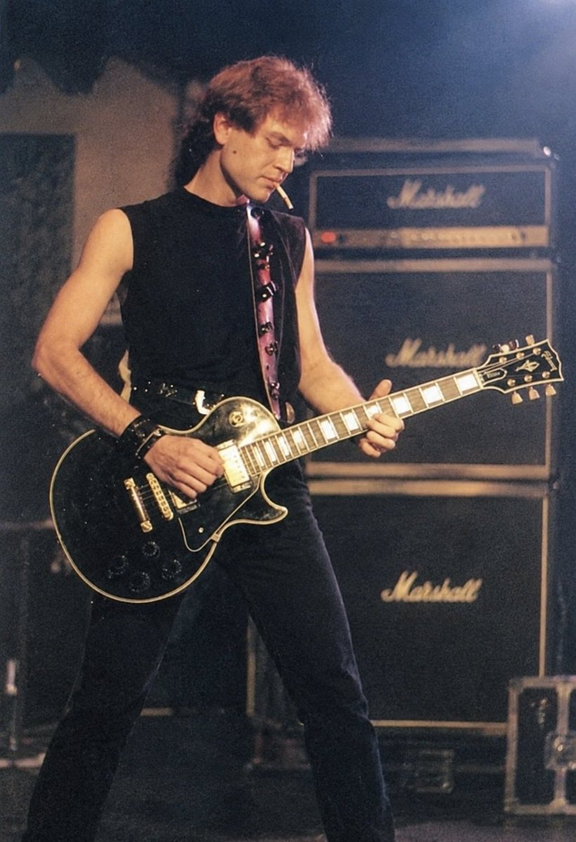 JuanValdiviahds's tweet photo. En un concierto en Berlín en el año 1992. https://t.co/XmtbJzmCfA