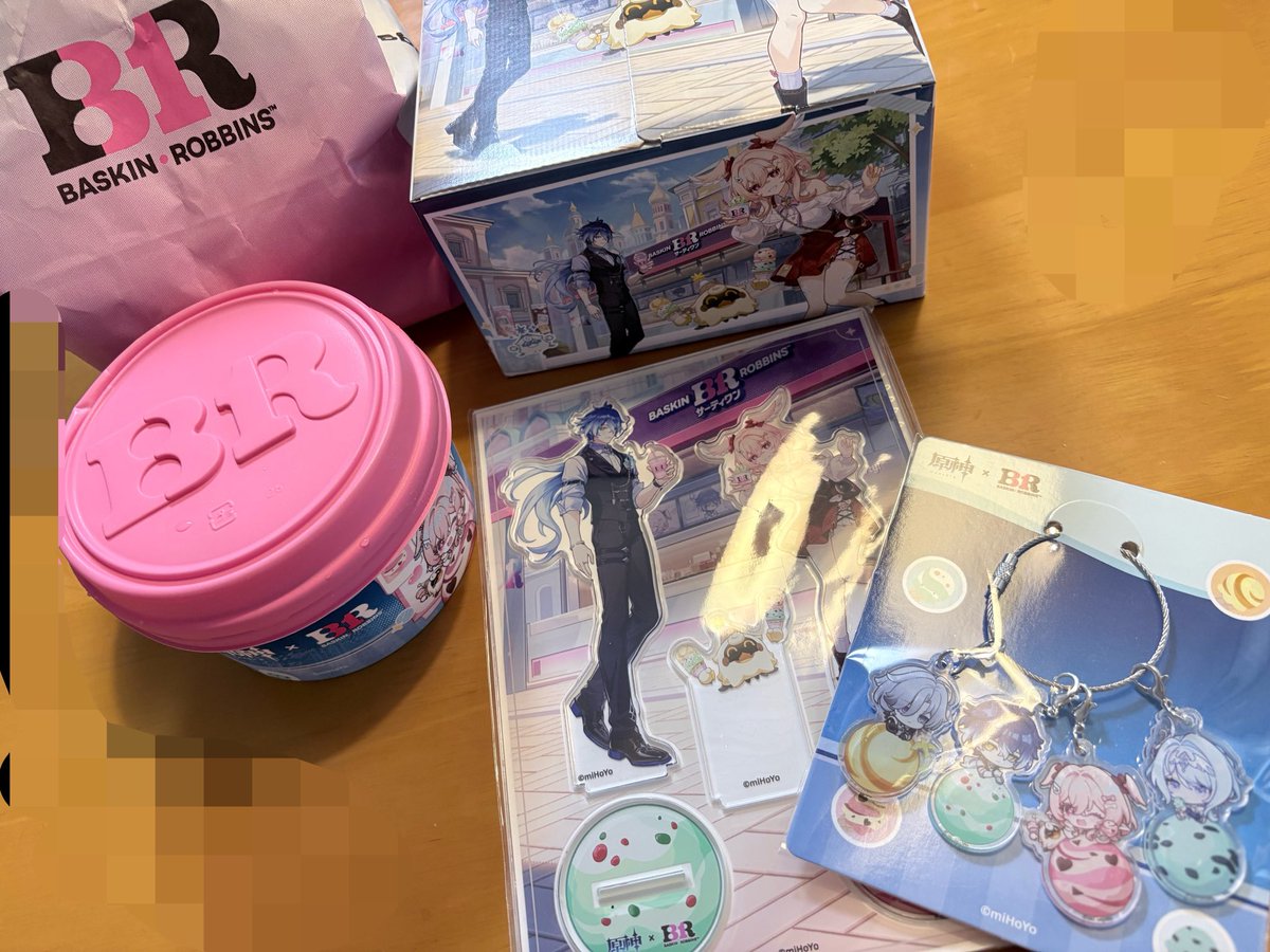 shk_np's tweet photo. サーティワン予約受け取り！！！！
この日を待っていた〜！！！
梱包とかも原神の絵柄でグッズも良くてアイス美味しくてとにかく最高！！ https://t.co/qaOdevL9ky