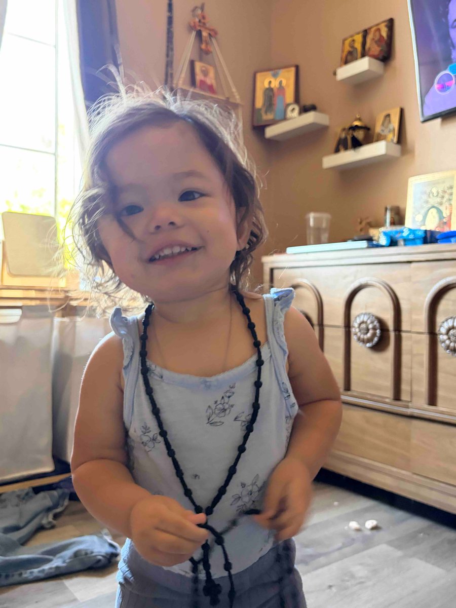 UbiPetrus2019's tweet photo. Xenia passed away &amp; resides in Heaven. Please pray for her grieving family, especially her parents, Paisios &amp; Anysia. Xenia was their 1st &amp; only child, the light of their eyes, &amp; the respite from their sorrows. She now joins the Lord in Paradise where she waits for her parents. https://t.co/YOLFiJs5Zy