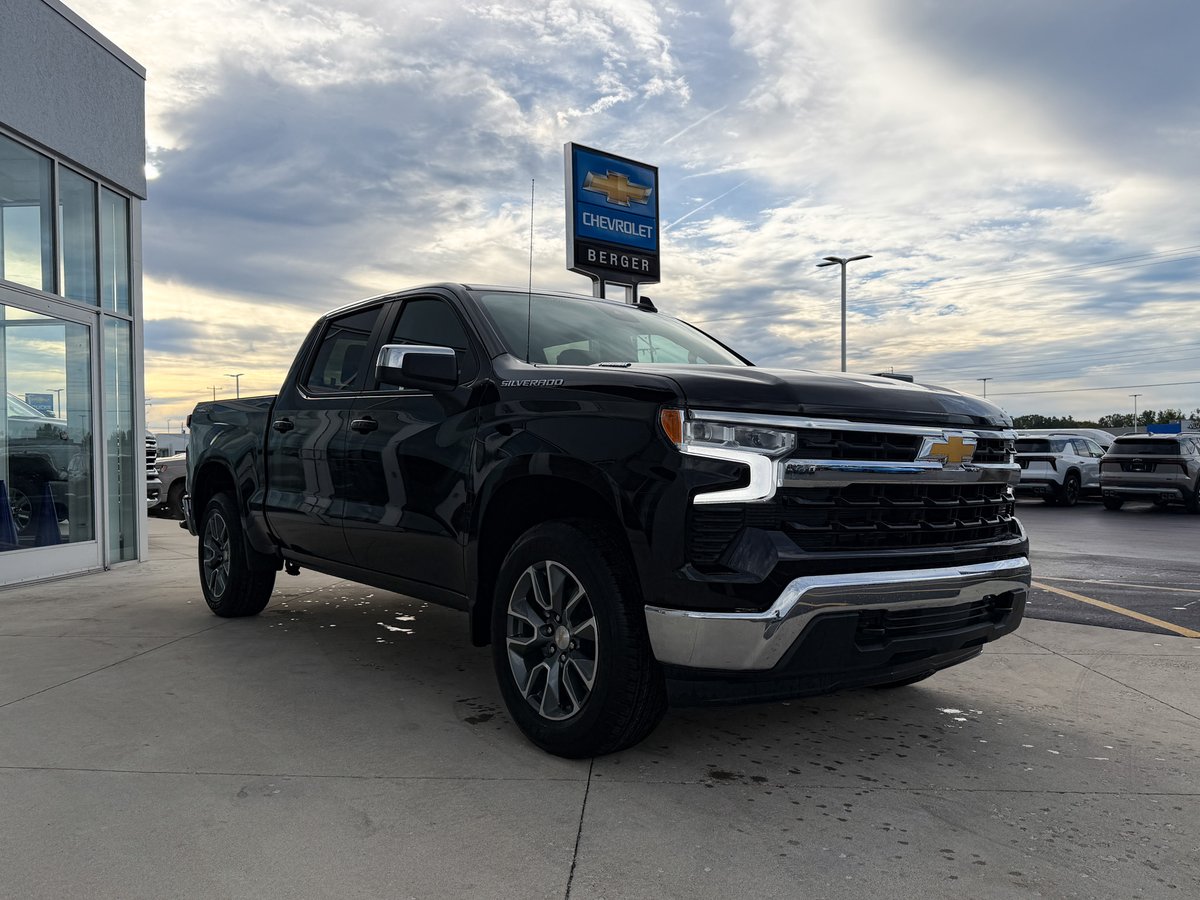 bergerchevy's tweet photo. Don’t miss out on Berger’s exclusive lease offers! 🤑 Right now, you can lease a 2026 #Silverado 2FL Crew Cab 4x4 for as low as $229 a month with an eligible trade.* Contact us to find the right #Chevy and financing option for you! *See dealer for details.
https://t.co/Th2rT4icYb https://t.co/WIwB7ZmgSN