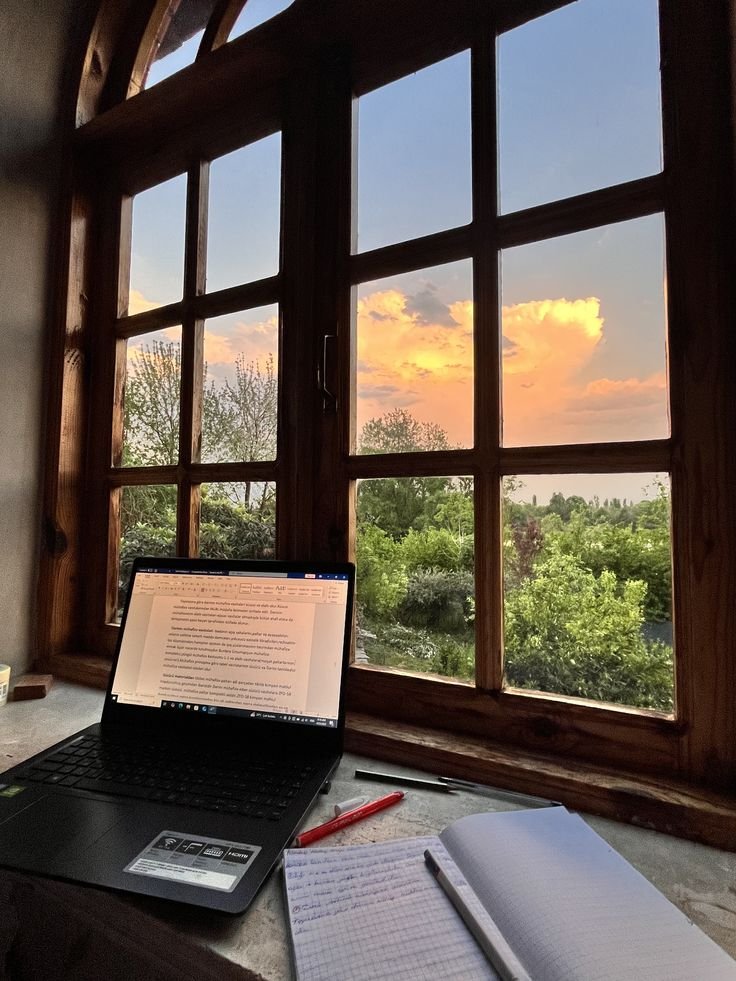 LettersByFlo's tweet photo. inspiration comes to me and I just have to write... not complaining, tho. https://t.co/PtIvrrvhYl