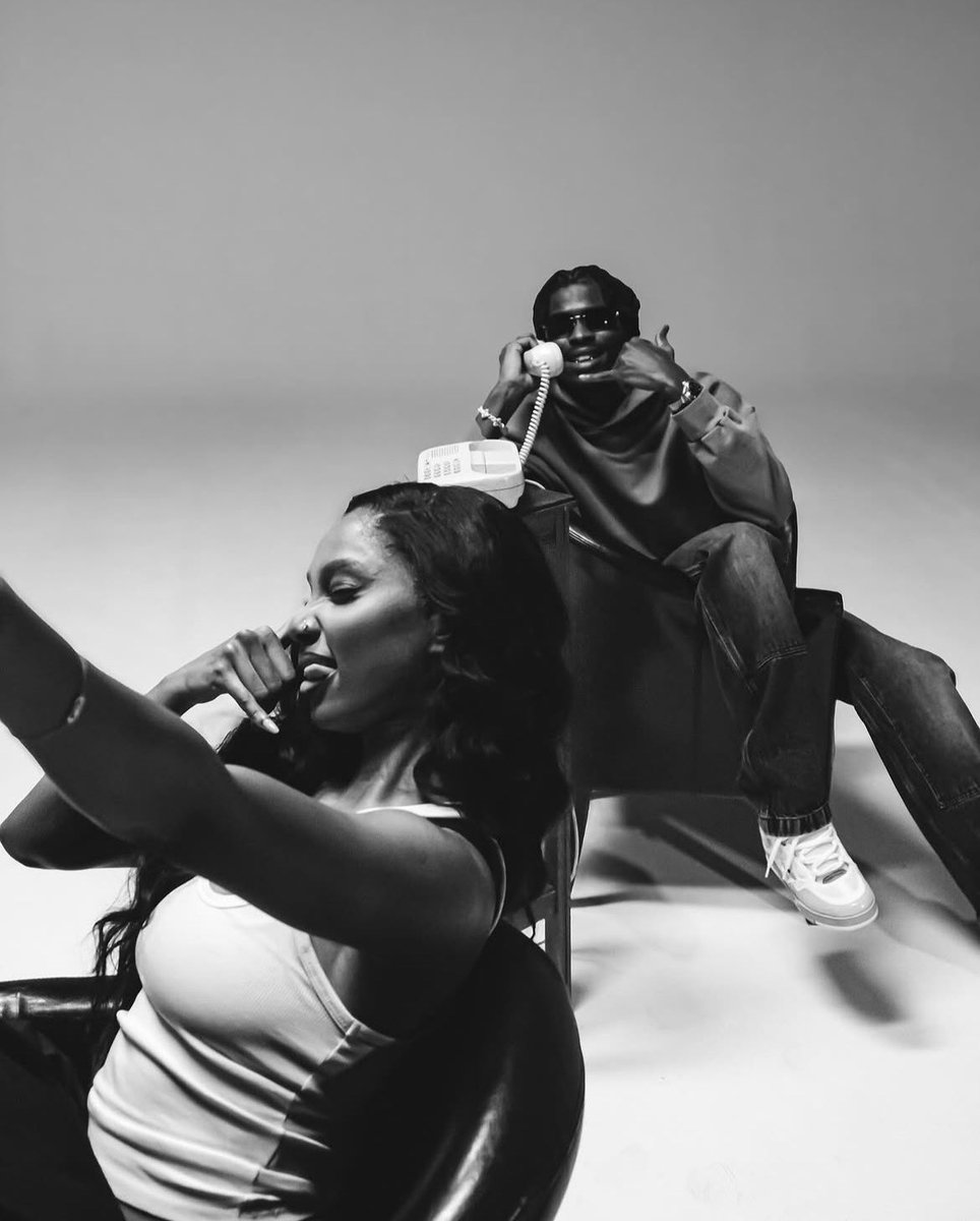 RskoNews's tweet photo. Ronisia explique pourquoi elle a choisi de feat avec Rsko. Elle trouve qu’il chante et pose hyper bien sur des prods RnB et qu’il est un peu en Partynextdoor. 🐍 https://t.co/H40veMpCw1