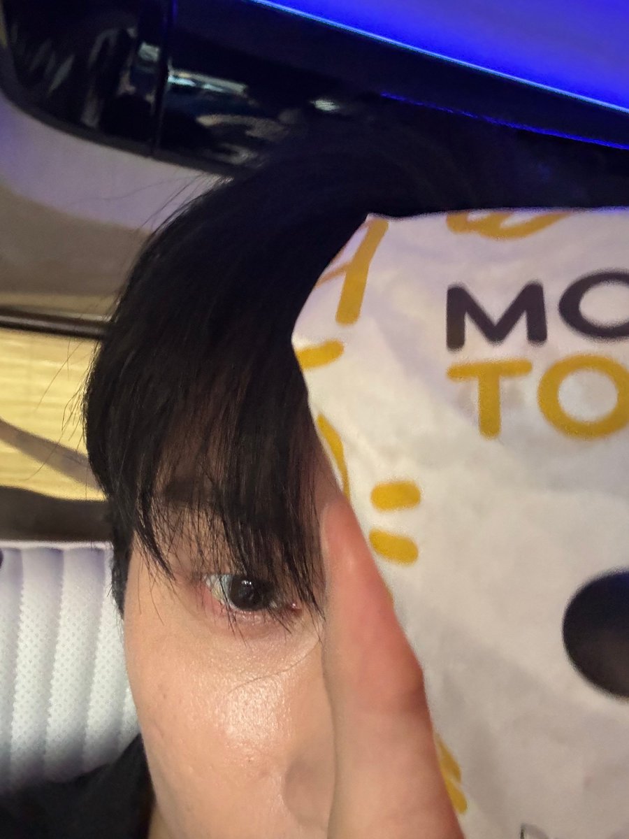 neul_jun0609's tweet photo. 스찍사 감사합니다.
햄버거랑 51 : 49의 지분을 나눠 가진 사진일지라도 감사합니다. 
인사를 할겸 찾은 사진이 너무 ㄱㅇㅇ 🩵 https://t.co/ZP3Qkx2y39