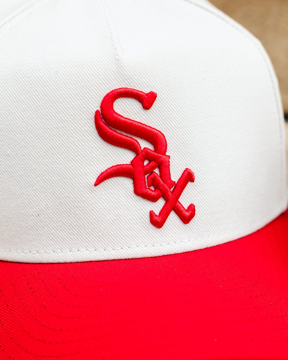 DTLRVILLA's tweet photo. Looking for a clean snapback? Shop #MitchellandNess MLB Pinch Snapbacks available in-store and online.

Link to Mitchell &amp; Ness: https://t.co/LgKgGWpeQ7 https://t.co/maVUPxGE8v