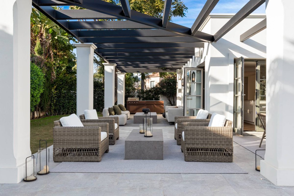 ChristiesHomes's tweet photo. Inspired by French provincial design, this elegant villa pairs timeless architecture with beautifully landscaped terraces. See more: https://t.co/FOrJJZAWnu

Listed by Maya Kandrova with Christie's International Real Estate Costa del Sol https://t.co/sa6CCaULar