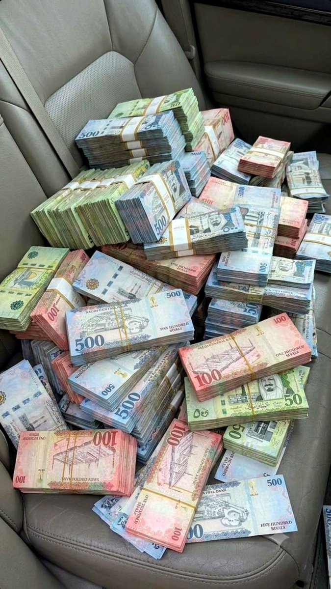 Alad_ps's tweet photo. لو جتك 3 مليون ﷼ سعودي  اليوم
هل يمكن للمبلغ .. أن يحل كل مشاكلك 💵 

◯ نعم     

◯ لا

#جنودنا_البواسل

#يوم_الجمعه https://t.co/UySNbZI65W