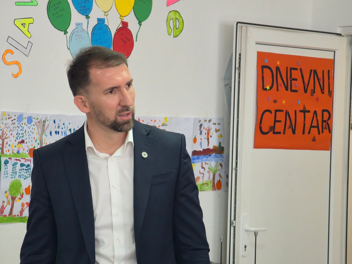 vladafederacije's tweet photo. ✅ Ministar Delić posjetio Dnevni centar „Žene sa Une“ u Bihaću: Podrška djeci i porodicama mora biti dostupna tamo gdje žive

Više na 🔗 https://t.co/nA0w069WcZ

#VladaFederacijeBiH #VladaFBiH #FMRSP #ŽeneSaUne #Bihać #SocijalnaZaštita #DnevniCentar #SigurneKuće @F_M_R_S_P https://t.co/NMyjGieiRC
