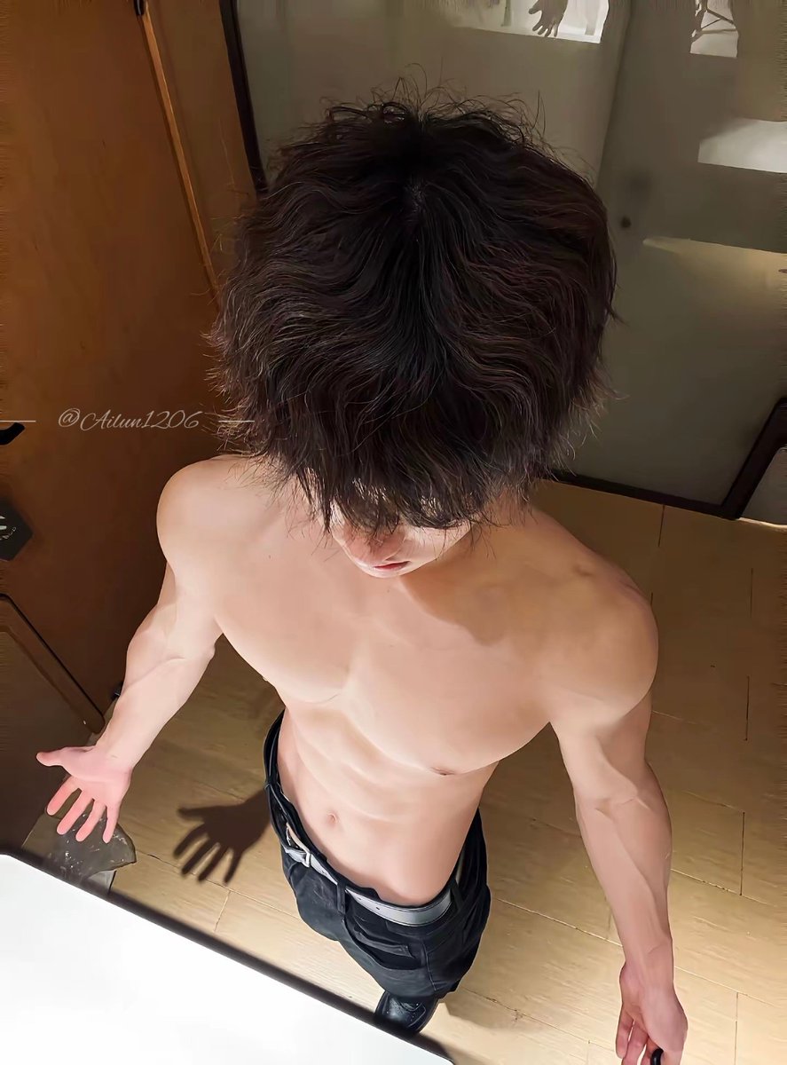 Ailun1206's tweet photo. 抱歉前任，薄肌没让你吃上 https://t.co/Cq907hTNx7