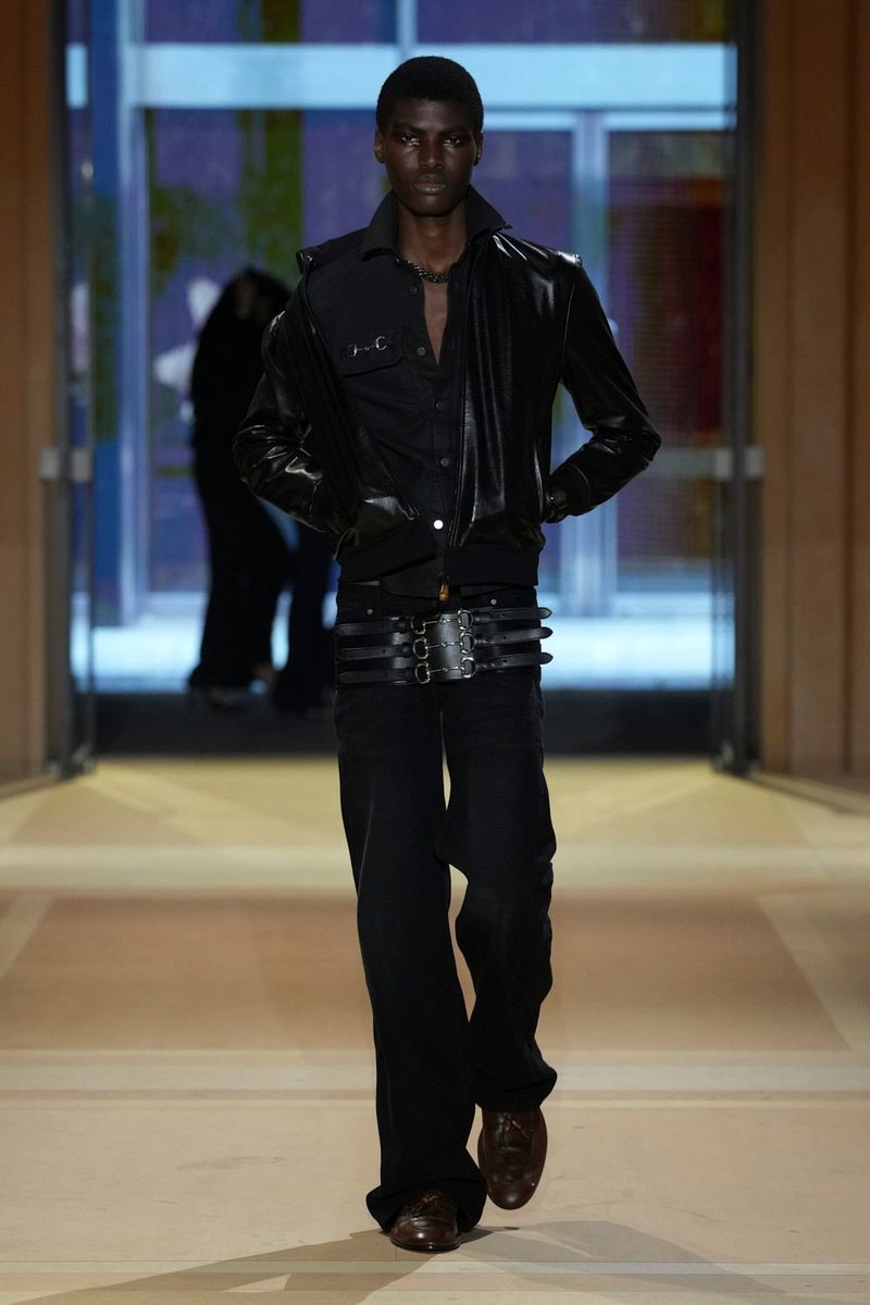 shotupin4k's tweet photo. Runway Looks from Gucci SS27 by Demna https://t.co/5BefRKoyRl