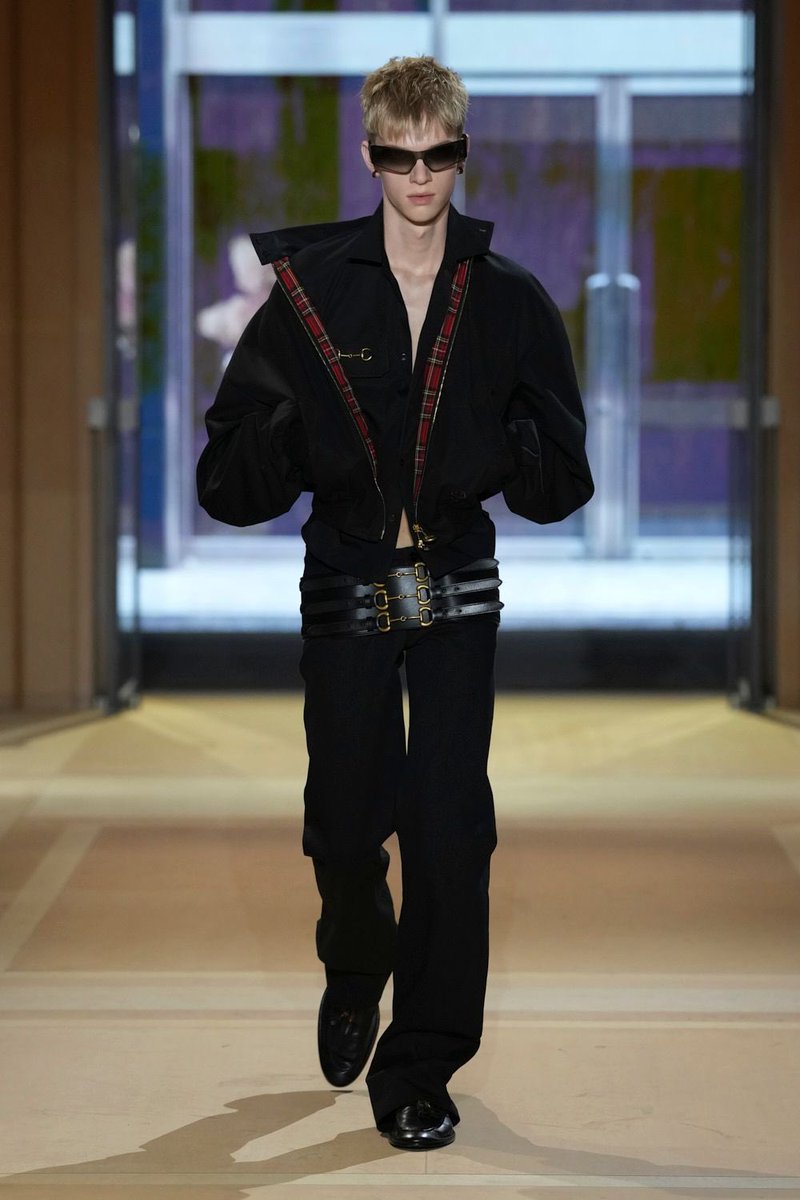 shotupin4k's tweet photo. Runway Looks from Gucci SS27 by Demna https://t.co/5BefRKoyRl