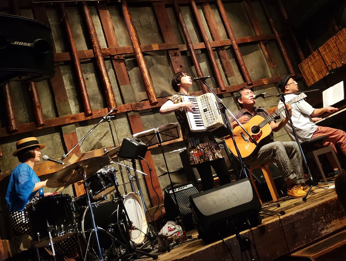 fuyujitakuu's tweet photo. ▼11/15（日）
大阪高槻Nashville West
『靴音までメロウに vol.73』

▼出演
棚木竜介と図書館
杉浦真寛（ケバブジョンソン）
冬支度

BGM選 おおいしけいすけ
開場17:30
開演18:00
予約2800円／当日3000円
（共に+1ド��ンク代）
https://t.co/bktU2VgkOb
▼棚図書、鍵盤に菊竹南さんを迎えた四人で！ https://t.co/4NPZWdNHam