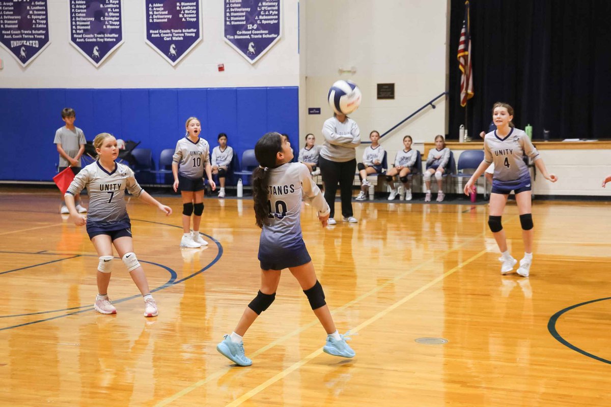 UnitySchoolFL's tweet photo. 🏐 Our JV and Varsity girls volleyball teams had an awesome week, capped off with an exciting win against Gulfstream School! Next up, our Mustangs hit the road to take on Trinity Lutheran on Monday, September 28th. Let's go! 💙🧡

#UnitySchoolFL #UnityAthletics #DelrayBeach https://t.co/soPJyayWdz