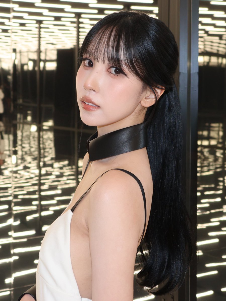 godmitzu's tweet photo. MINA FOR FENDI AT MILAN FASHION WEEK SHE'S SO GORGEOUS https://t.co/sXKZhrFZy9