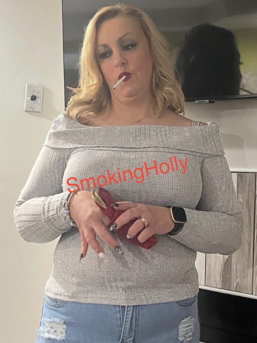 SmokingHolly120's tweet photo. One more for today. Letβs get this weekend started π#120s #vs120s #cigarettecase https://t.co/4RgLHsnYTR