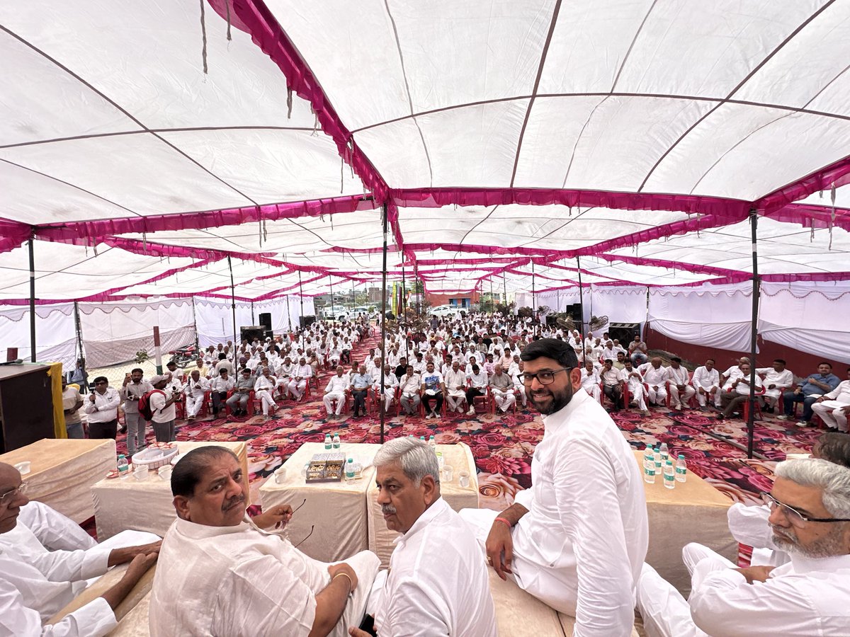 DVJChautala's tweet photo. हमने राम को तो नहीं देखा मगर जनता के लिए रामराज्य बनाने वाले मसीहा जननायक चौधरी देवीलाल जी को बहुत नज़दीक से देखा भी और उनके कामों को जाना भी। वो हमारे लिए किसी देवता से कम नहीं थे 🙏🏽 https://t.co/1hckx7T4cz
