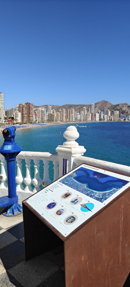 MIGUEBENIDORM's tweet photo. 🙋🏻‍♂️ El calorcito de finales de #Septiembre no se va y el #VeranilloDeSanMiguel nos acompañará hasta el último #Finde de semana de #Septiembre.
😉💙📺🍌💙🤗🙋🏻‍♂️ https://t.co/XHnZ0wzhRp