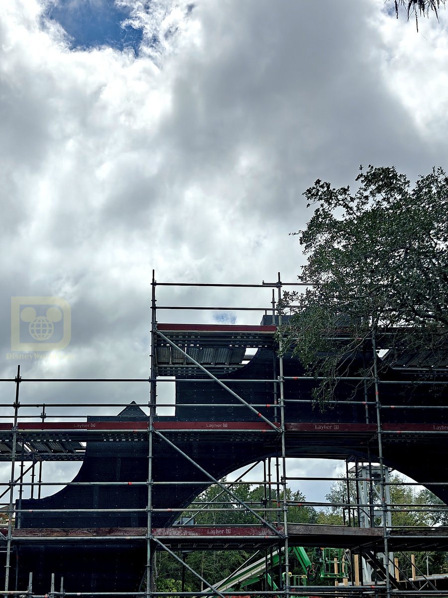 DisneyWorldTom's tweet photo. 🏗️ Tropical Americas continues to rise at Disney’s Animal Kingdom. During my visit, more steel was visible across Pueblo Esperanza, while construction also continues on the new entrance archway. The shape of the area is becoming much easier to see! https://t.co/JYMn0jJEui