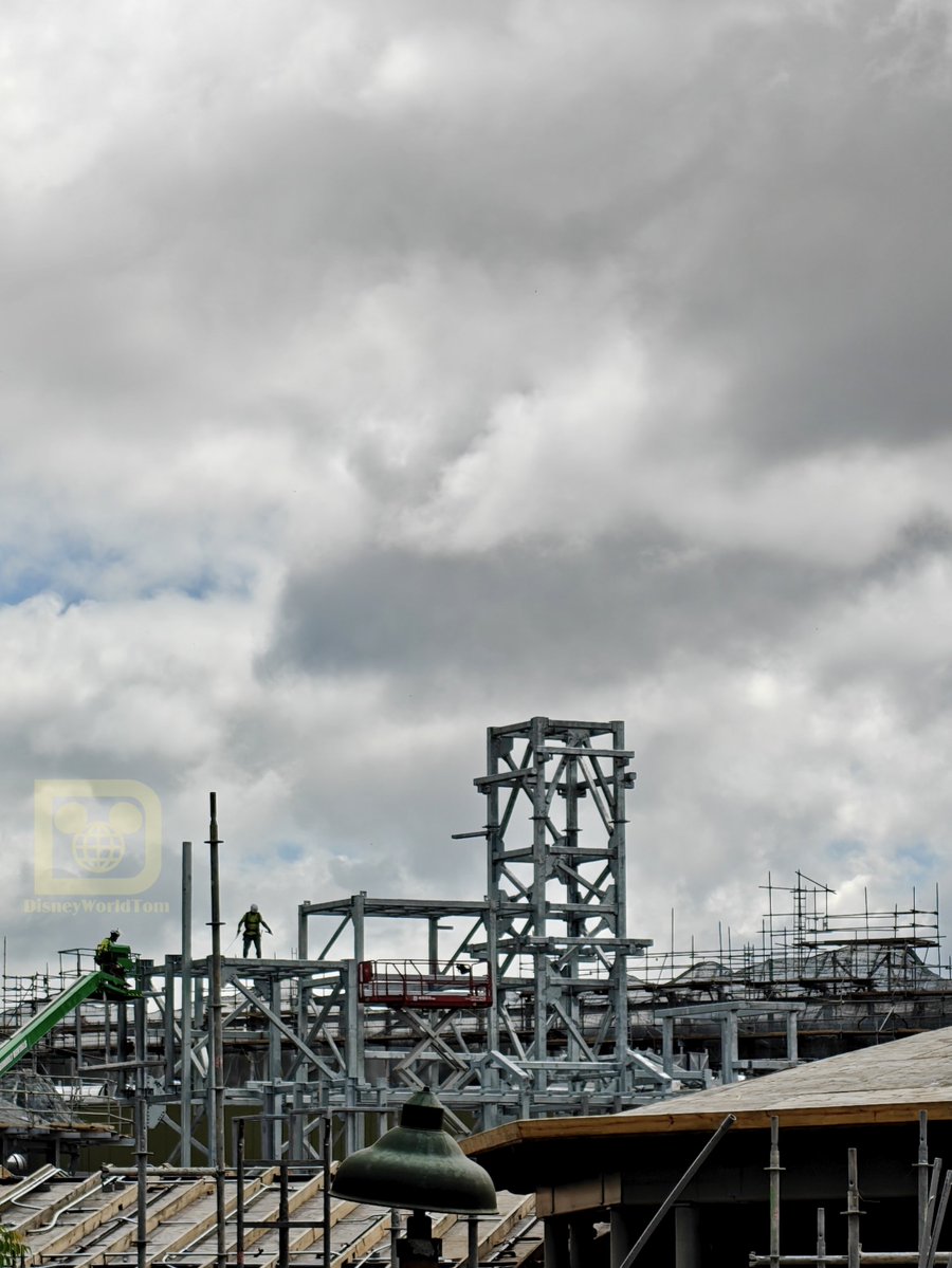 DisneyWorldTom's tweet photo. 🏗️ Tropical Americas continues to rise at Disney’s Animal Kingdom. During my visit, more steel was visible across Pueblo Esperanza, while construction also continues on the new entrance archway. The shape of the area is becoming much easier to see! https://t.co/JYMn0jJEui
