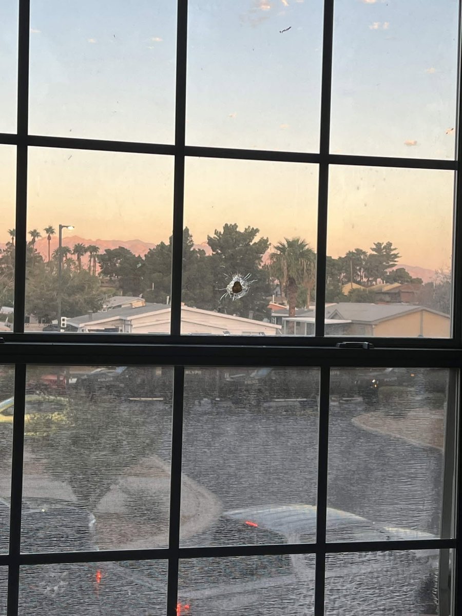 ElMauri619's tweet photo. @FOX5Vegas A bullet nearly missed my son’s friend 🤬 this was only a few houses down from ours https://t.co/2d62IQILuR