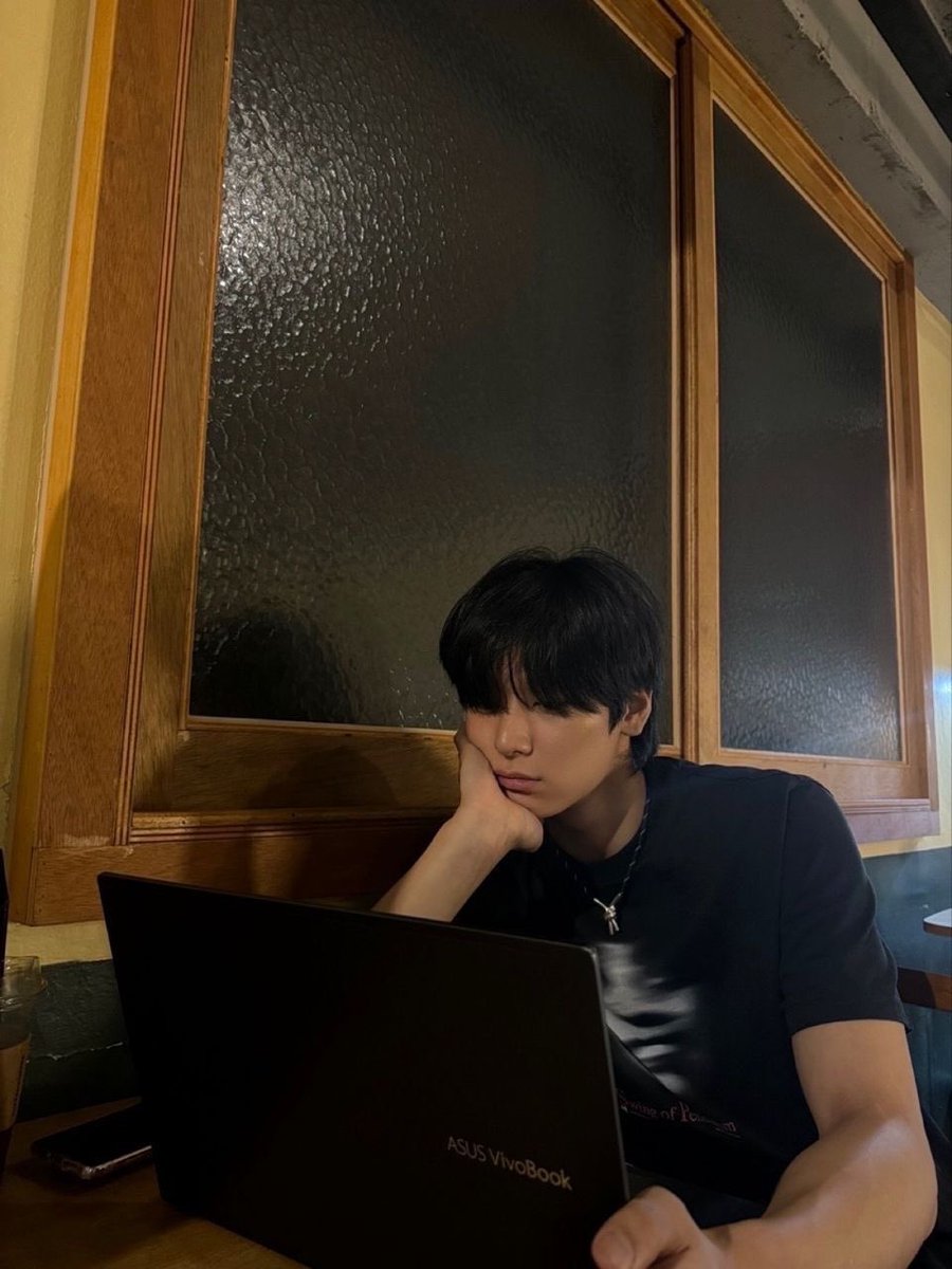 OfficerJuyeon's tweet photo. @overtimeus POV pegawai overtime. https://t.co/FIerQlsW6L