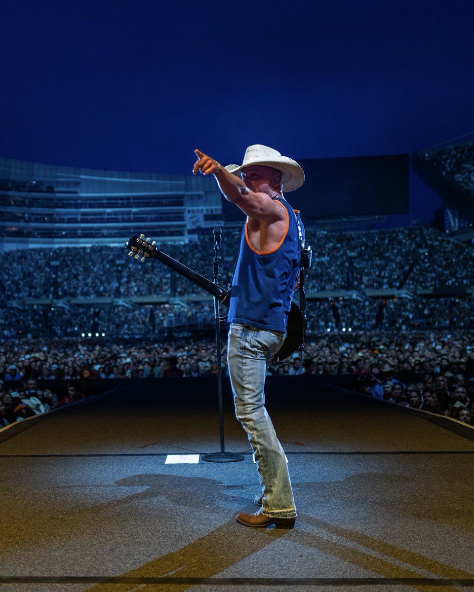 LFFStadium's tweet photo. ON SALE NOW: Kenny Chesney is officially bringing Summertime to Lincoln Financial Field on June 12th! Tickets for The Original Vibe Room Tour are on sale now 🎟️

Get yours now ➡️ https://t.co/shit0FxgFY https://t.co/NtGnuDg43y