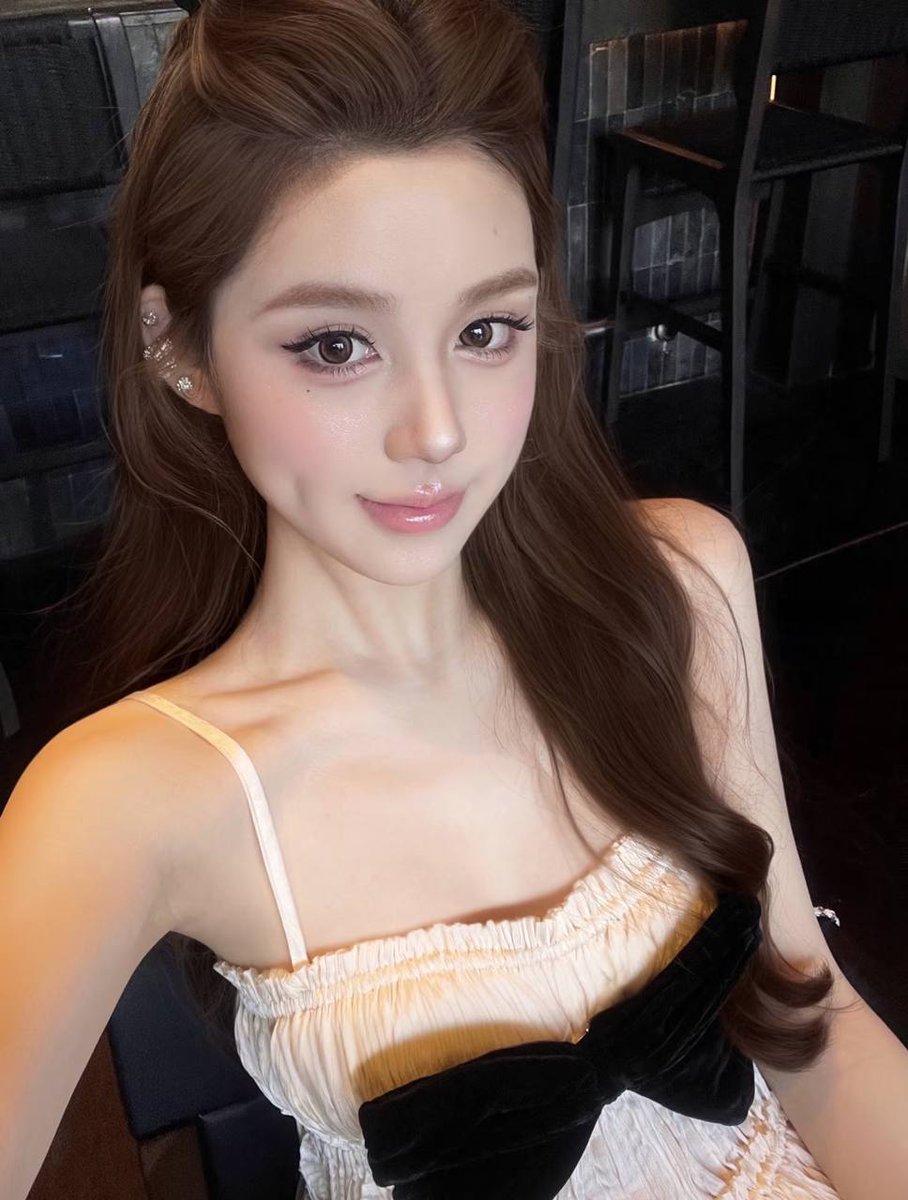 unab2wm's tweet photo. 中秋节了，上海允儿怎么不回家过节 https://t.co/mqbiz29BTb