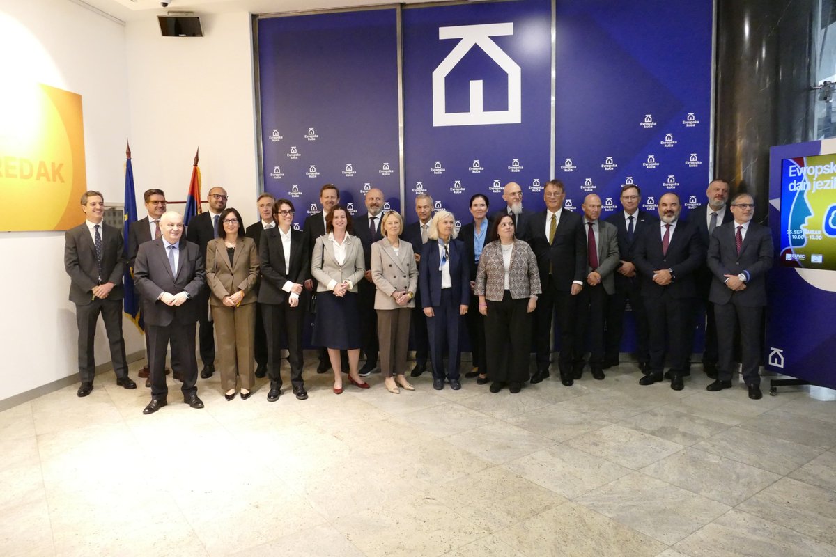 AlEmbassySerbia's tweet photo. 🦅Gjuha shqipe 🇦🇱 u përfaqësua me krenari sot, krahas më shumë se 20 gjuhëve të tjera evropiane, në edicionin e 26-të të Ditës Evropiane të Gjuhëve në Beograd. https://t.co/CiFC3z9m3C