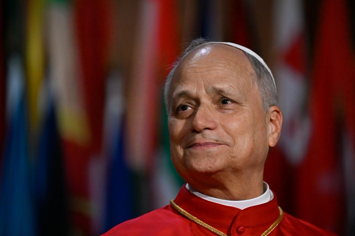 vaticannews_es's tweet photo. "No caminamos hacia la nada. Por eso, el alma humana, en su relación con Dios, percibe aún mejor la llamada a cultivar la paz mediante una alianza entre pueblos que se reconocen como hijos del mismo Padre y como hermanos y hermanas". #PapaLeónXIV @UNESCO_es #ElPapaEnLaUNESCO https://t.co/q8DDxeE5ow