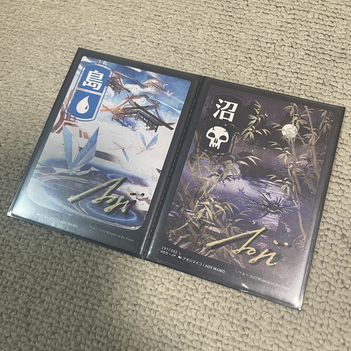 affinity523's tweet photo. 今日使ったUBテンポには、プレイヤーズコンベンション京都にて、人生初のサイン会でアオジマイコさんに目の前でサインしてもらった《島》と《沼》が入ってました。使う時はUBと決めていたので、使えてよかったです。 https://t.co/6CrnLisVZG