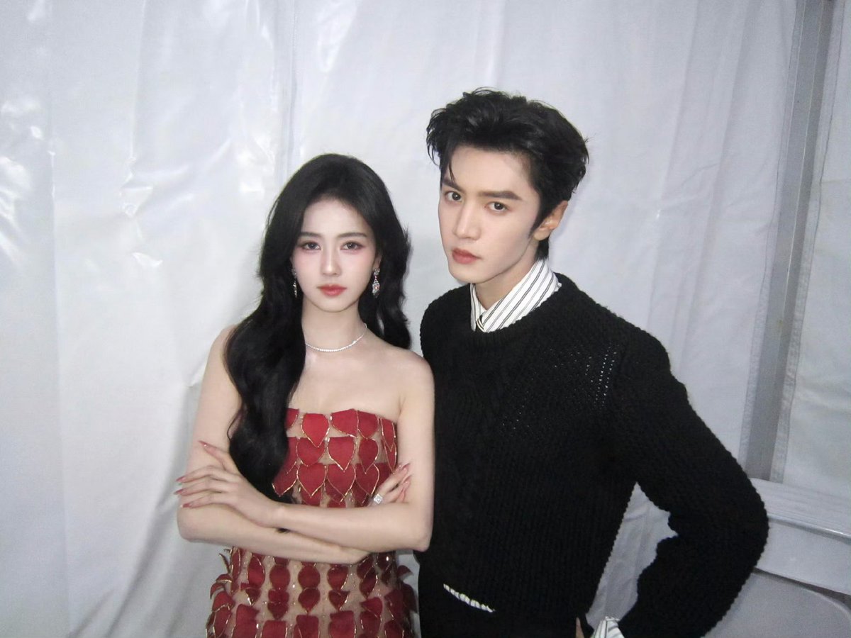 bailuniverse's tweet photo. HELLO??? LU ZHAOXI / YAN ZHAOZHAO &amp; TU YIN ARE HEREEEEE! https://t.co/HDESgxTomu