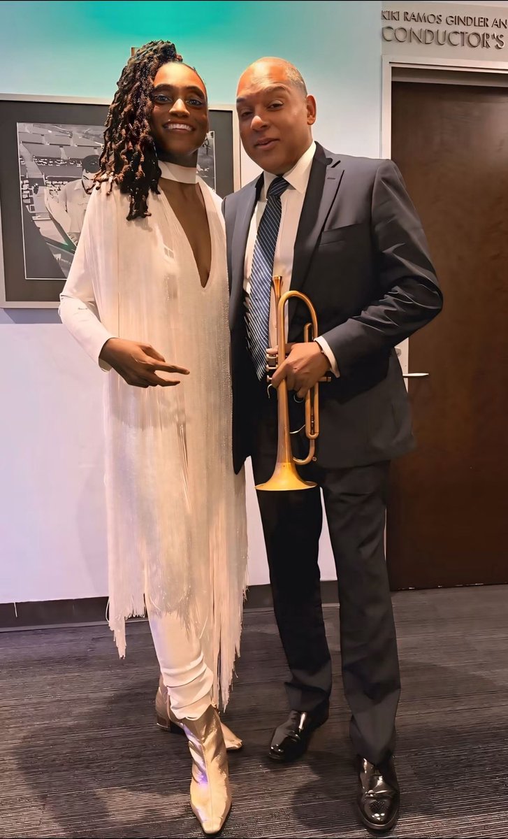 LakeciaB's tweet photo. 14,000 PEOPLE AT THE HOLLYWOOD BOWL GAVE US TWO STANDING OVATIONS!!! 

A FULL ORCHESTRA!!! 14,000 voices singing “A Love Supreme” together!!!

Celebrating JOHN COLTRANE’S 100TH BDAY  HOLLYWOOD BOWL DEBUT And sharing the bill with the great Wynton Marsalis!!!

To god be the glory https://t.co/1u79Il6ma0
