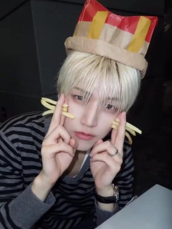tsxnlov's tweet photo. 링냥이 너무 귀여워 (՞_  ̫ _՞)ᐝ https://t.co/28ArPLFWq3