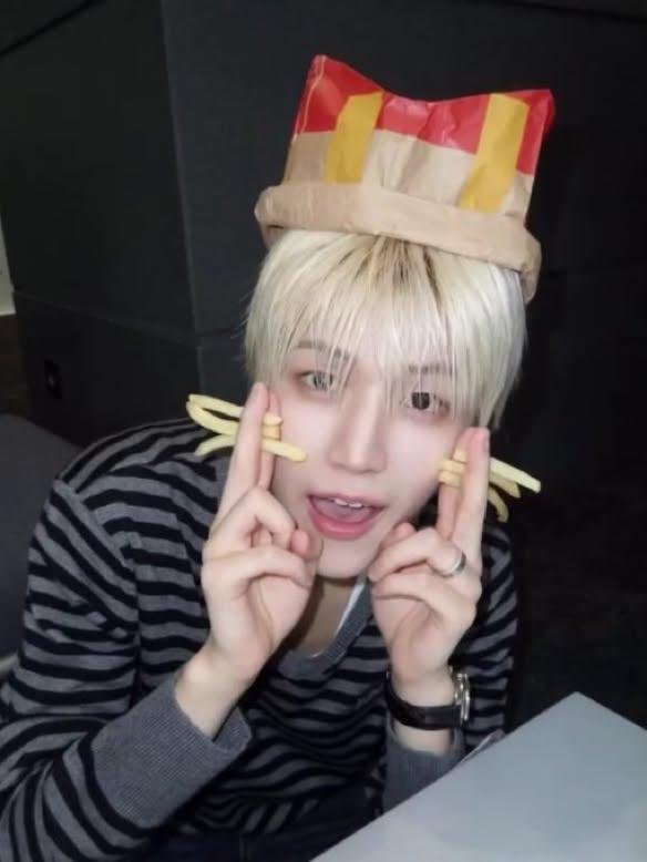 tsxnlov's tweet photo. 링냥이 너무 귀여워 (՞_  ̫ _՞)ᐝ https://t.co/28ArPLFWq3