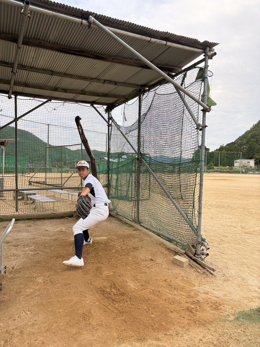 ktkwdbaseball's tweet photo. ⚾️練習
・守備基礎
・腹背筋体幹トレーニング
ひ��つひとつのプレーを確かめ、細かい部分まで意識して練習していました！それぞれ自分の役割に分かれ、自分にできることを考えながら頑張っていました。
これからも一つひとつのプレーを大切にし、できることを増やせるようにします！
#北桑田 #高校野球 https://t.co/E91vM4KPtY