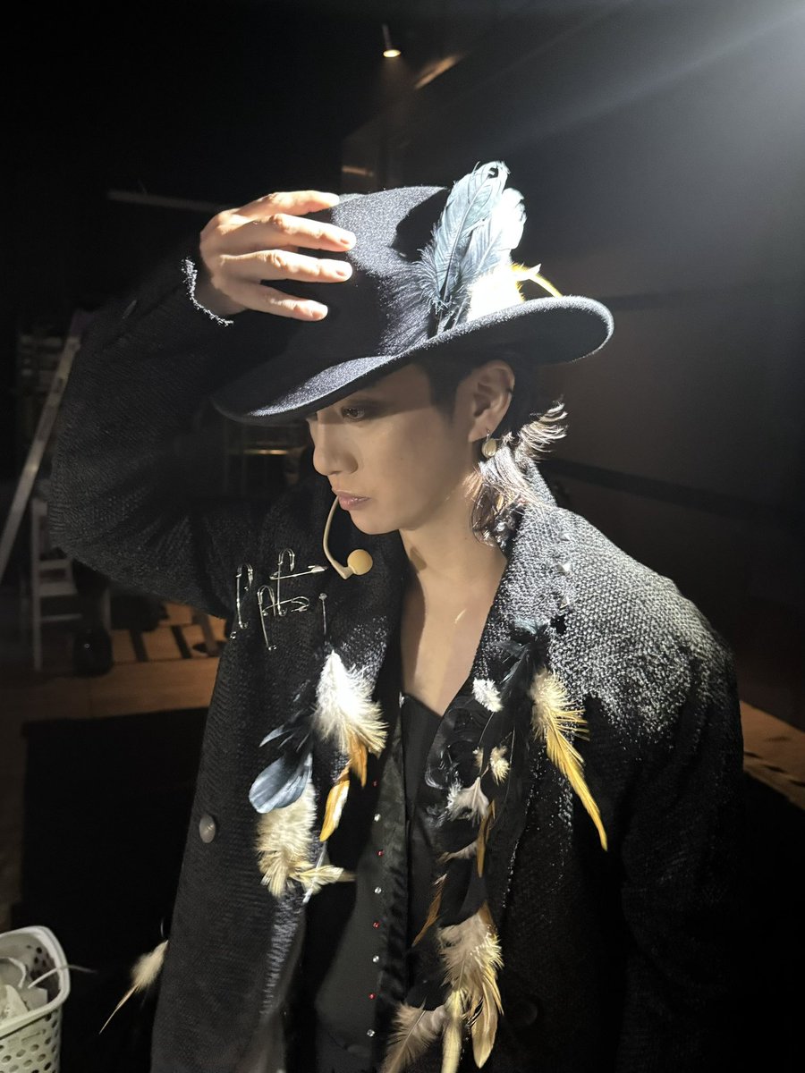 kyanyutakastaff's tweet photo. ゴールデンボンバー ファンクラブ限定ライブツアー2026～超厄年祭～

ソロコーナー前とアンコール前の喜矢武さんです🪽🪽

#喜矢武豊 https://t.co/6G6aw9w6rS