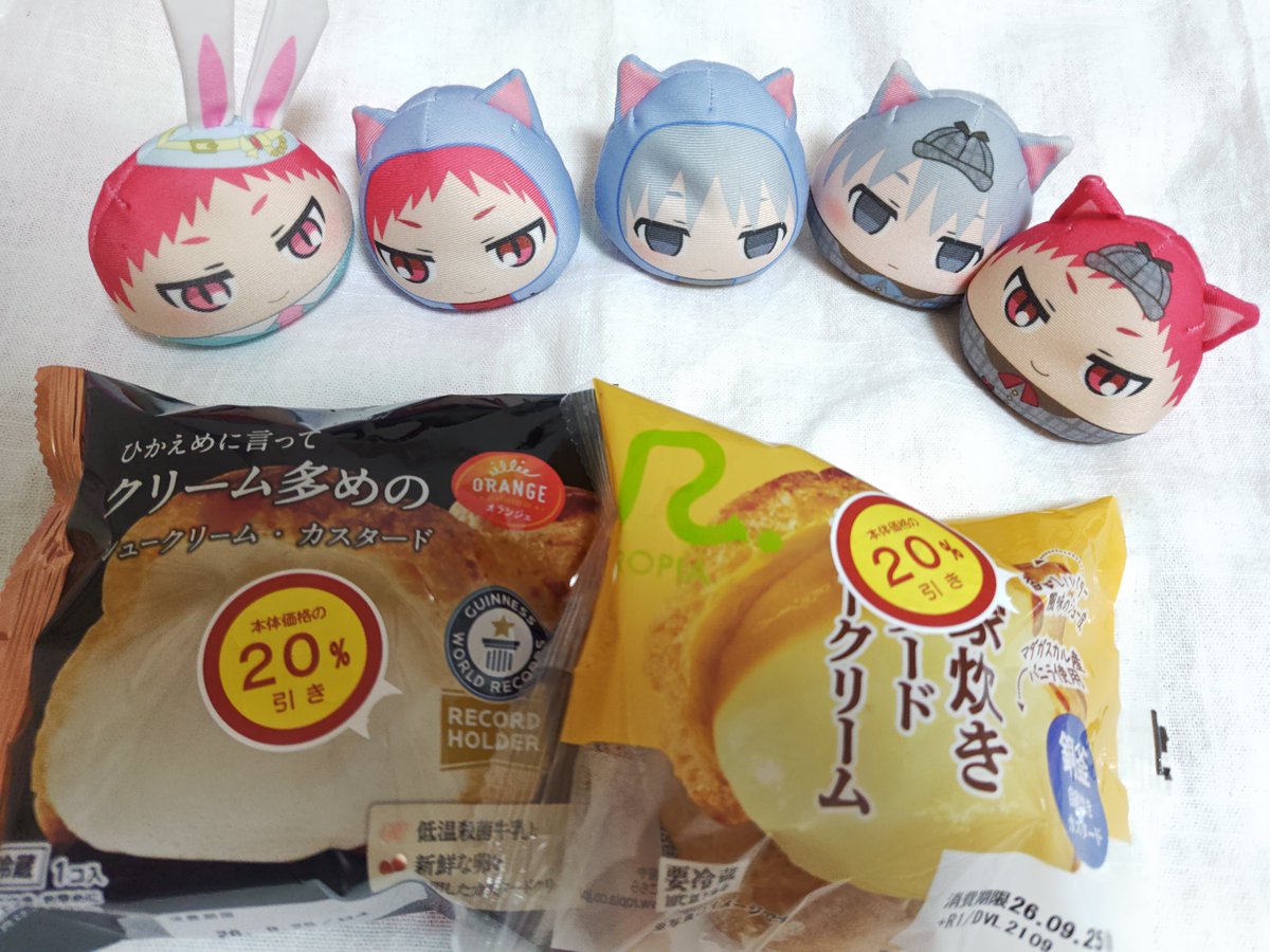 hiro_alice_ham's tweet photo. 本日の食べ比べアイテムと判定員ねこだま

🐈🐈🐈🐈🐇「♪」
#ねこだまのいる生活 https://t.co/XS5yZPMntk