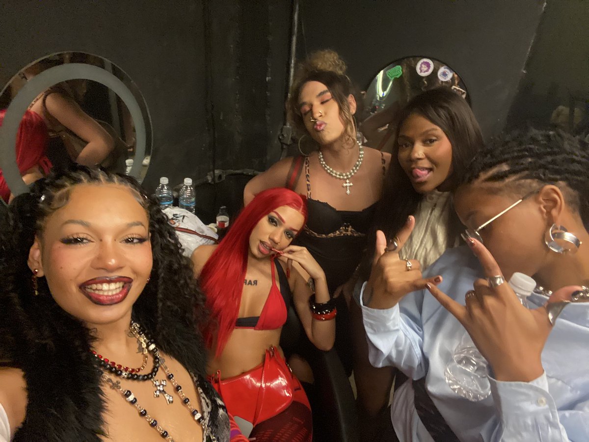 caedobrasil's tweet photo. LAI$ROSA, Ciça, CAE, Maru2D, Majis 
#rapdecalcinha https://t.co/d9CX4vJBnW