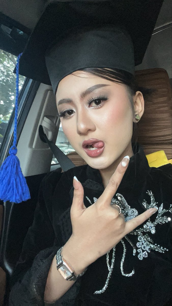 rindagaul's tweet photo. bye suprunn👋 https://t.co/Kagb3UsAf2