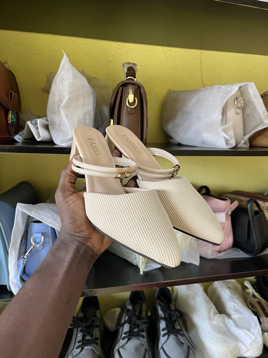 TheTemiOmosebi's tweet photo. Sizes 36-41
Previously 16-17,000

Now 12,000 Naira
Order from @ShopThePulch 

Kindly retweet 🕴🏿