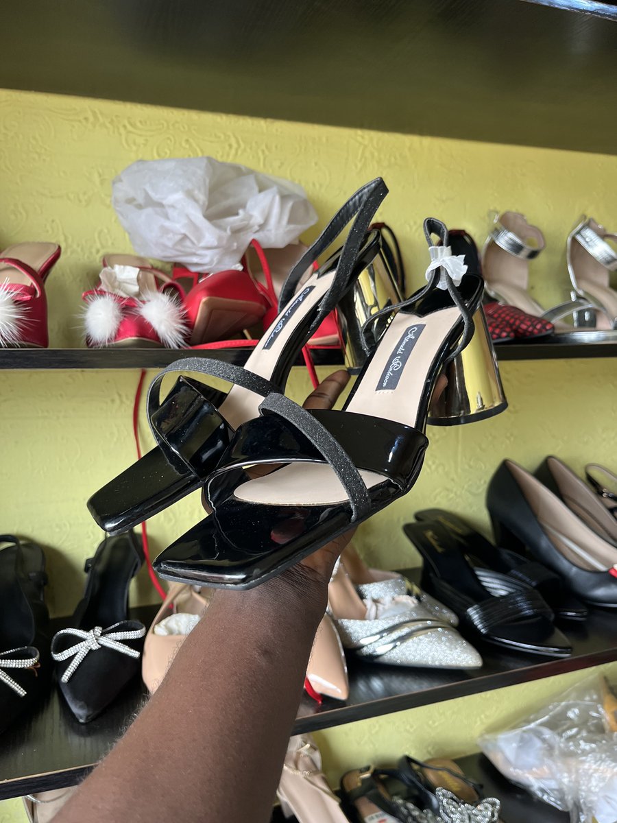 TheTemiOmosebi's tweet photo. Sizes 36-41
Previously 16-17,000

Now 12,000 Naira
Order from @ShopThePulch 

Kindly retweet 🕴🏿