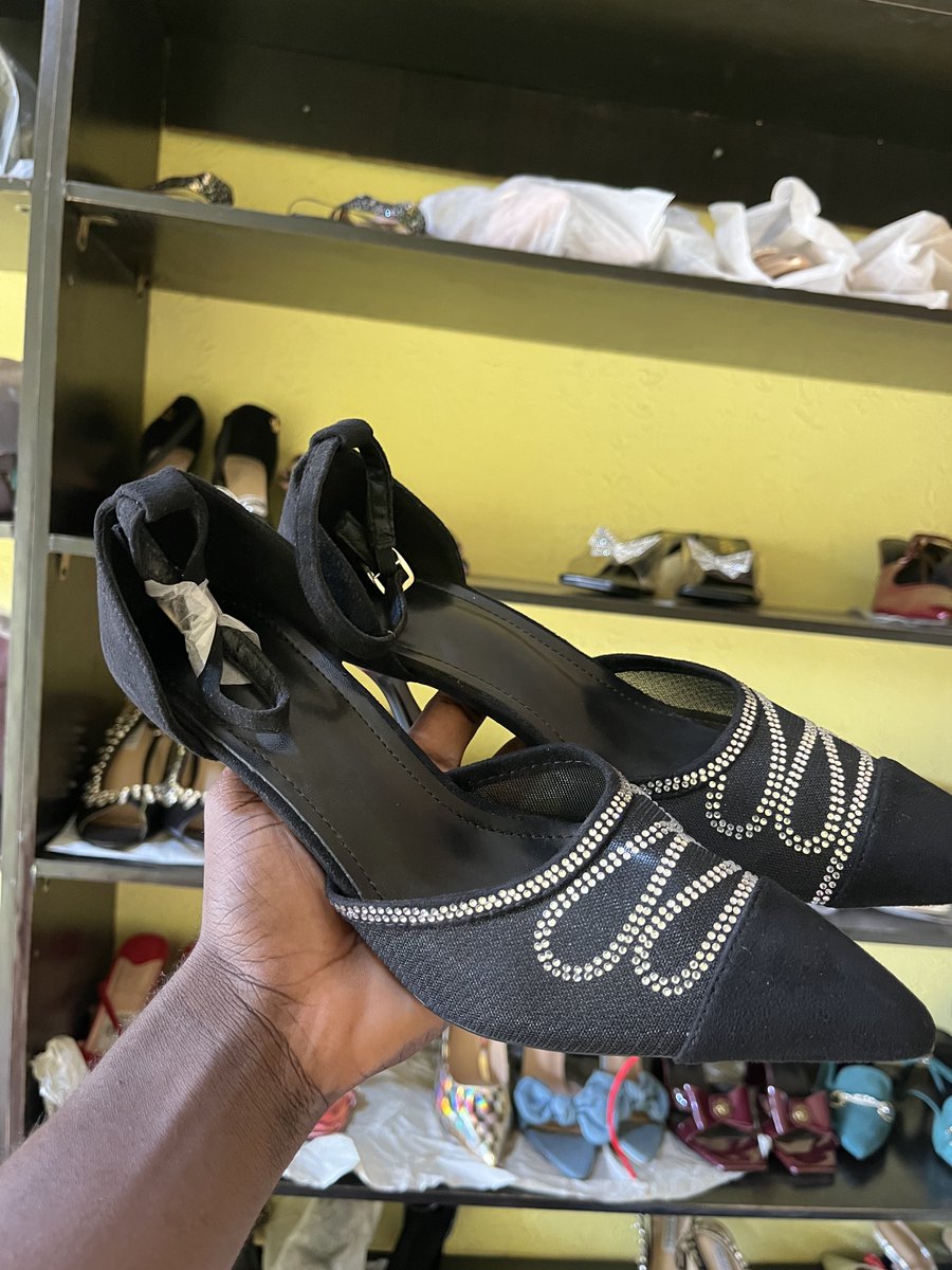 TheTemiOmosebi's tweet photo. Sizes 36-41
Previously 16-17,000

Now 12,000 Naira
Order from @ShopThePulch 

Kindly retweet 🕴🏿