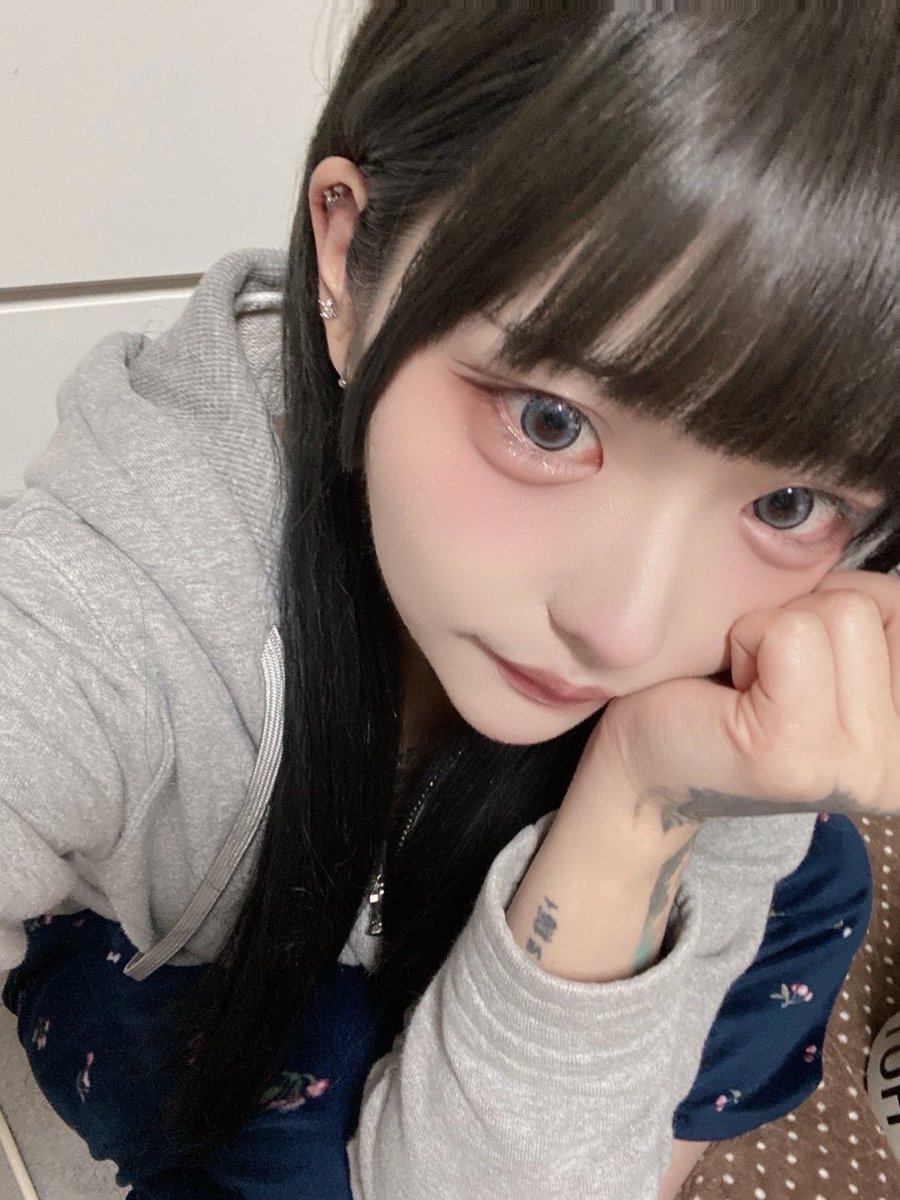 omra1Cyu's tweet photo. １０月１日からbar strongerでまた働かせてもらうことになりました🐇

深夜1時Open！飲めるまで！です！💞
ほぼ指名���勤なので予定くれたらいつでも出勤します(=^x^=)

札幌市中央区南6条西6丁目7-1
第6旭観光ビル　3F

カラオケ、ダーツあります😺
よろしくお願いしますんぬ！ https://t.co/4FKZG5gWwl