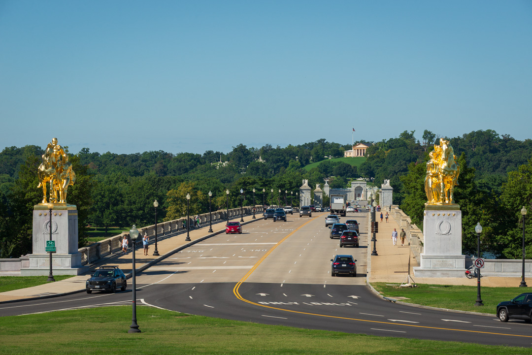 bfurman's tweet photo. A view of Arlington National Cemetery from the Lincoln Memorial before construction of proposed 250-foot high Triumphal Arch. . #TrumpArch #Trump #WashingtonDC #TriumphalArch #democracy #vote https://t.co/G6Bt1PccUt