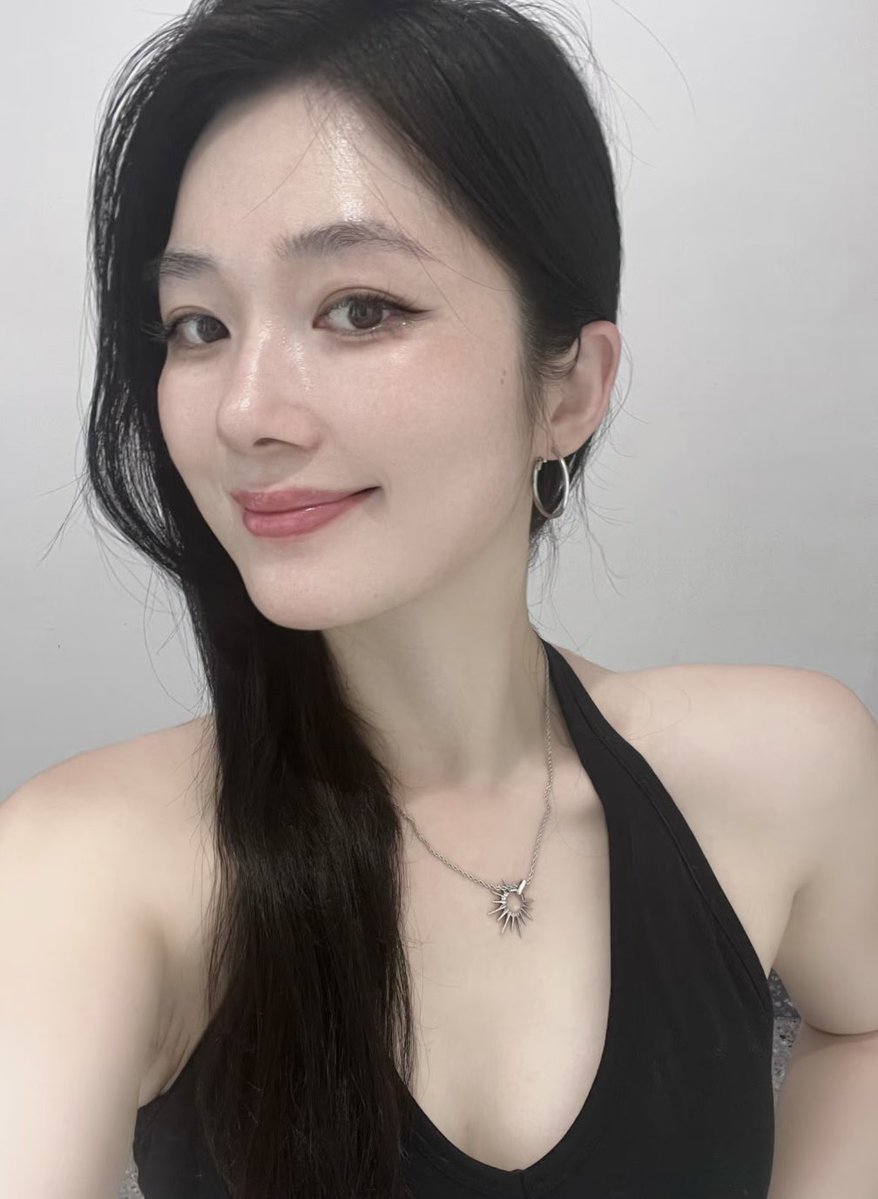 Natalie04056657's tweet photo. 今晚我赏月  你们赏福
32岁的单身姨姨还会有男孩子喜欢嘛？？ https://t.co/pOJzcZsYM5