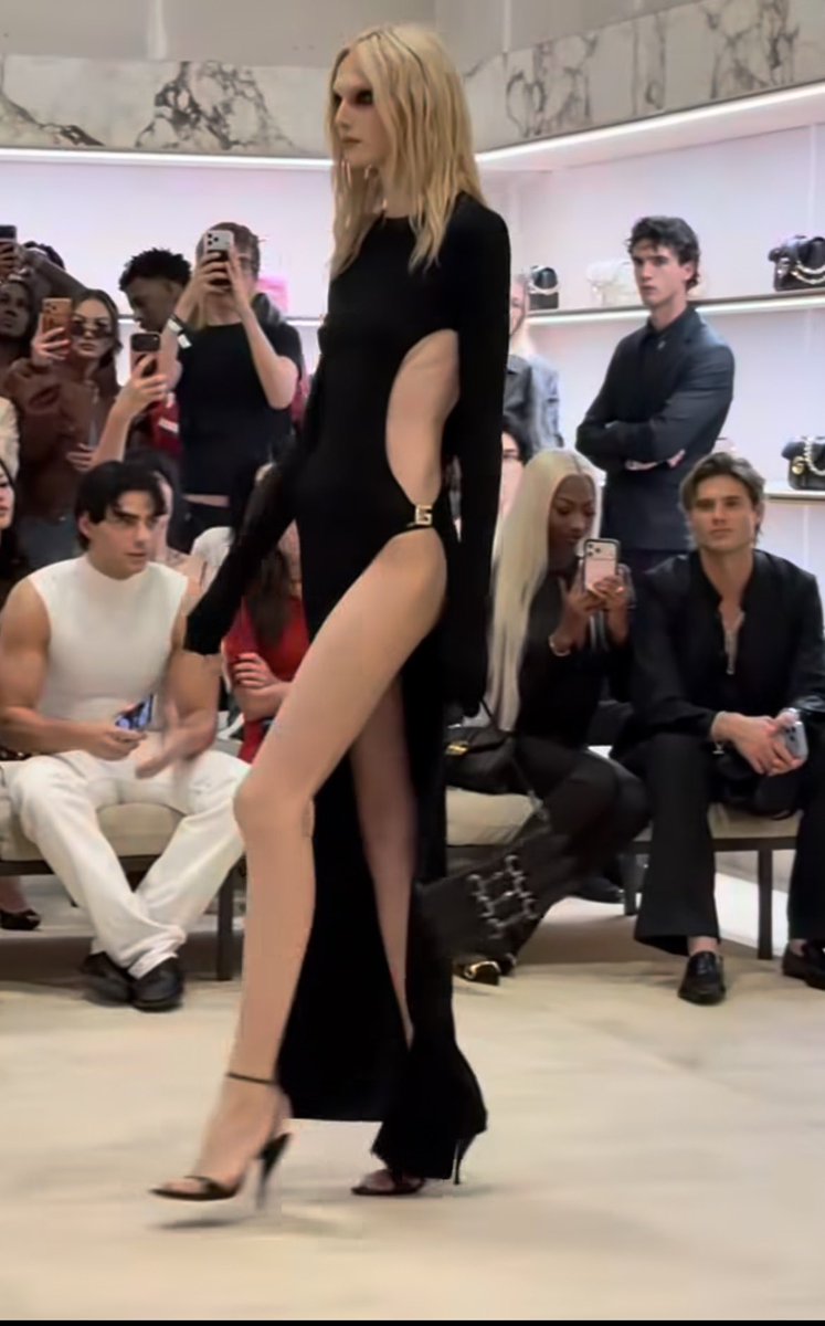 Layla_12_mln's tweet photo. TRINITY AND BRYCE ARE IN THE FRONT ROW AT THE GUCCI SHOW. TALK ABOUT MOTION 

TRINITY TATUM AT GUCCI
#TrinityxGucciSS27 #GucciTheStoreShow
@gucci #TrinityxMFWSS27 https://t.co/yP08zIMs3W