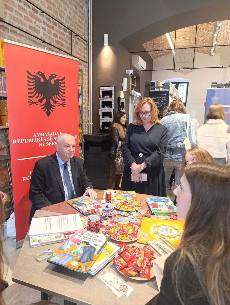 AlEmbassySerbia's tweet photo. 🦅Gjuha shqipe 🇦🇱 u përfaqësua me krenari sot, krahas më shumë se 20 gjuhëve të tjera evropiane, në edicionin e 26-të të Ditës Evropiane të Gjuhëve në Beograd. https://t.co/CiFC3z9m3C