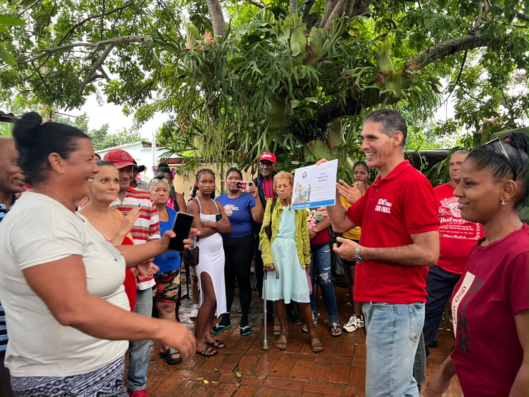 DiarioArtemisa's tweet photo. En el acto municipal por el 66 Aniversario de los @cdr_cuba en San Cristóbal, #ArtemisaJuntosSomosMás, se reconoció la labor de varios coordinadores de zona. Los detalles 🔗👉 https://t.co/pWNZhFTSlx #CubaVencerá 
@GHNordelo5 @AniaThompson1 @GladysArtemisa https://t.co/H3Sevmnf9Y