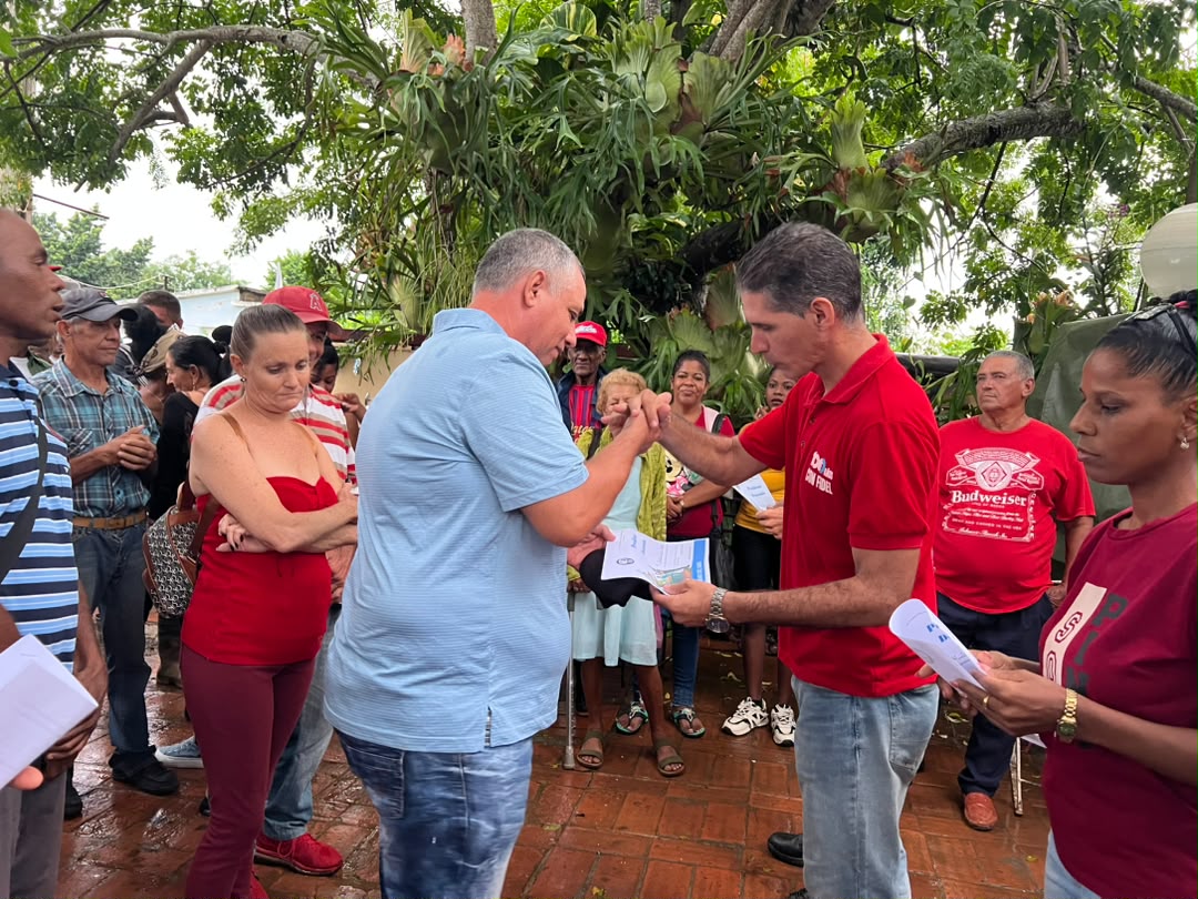 DiarioArtemisa's tweet photo. En el acto municipal por el 66 Aniversario de los @cdr_cuba en San Cristóbal, #ArtemisaJuntosSomosMás, se reconoció la labor de varios coordinadores de zona. Los detalles 🔗👉 https://t.co/pWNZhFTSlx #CubaVencerá 
@GHNordelo5 @AniaThompson1 @GladysArtemisa https://t.co/H3Sevmnf9Y