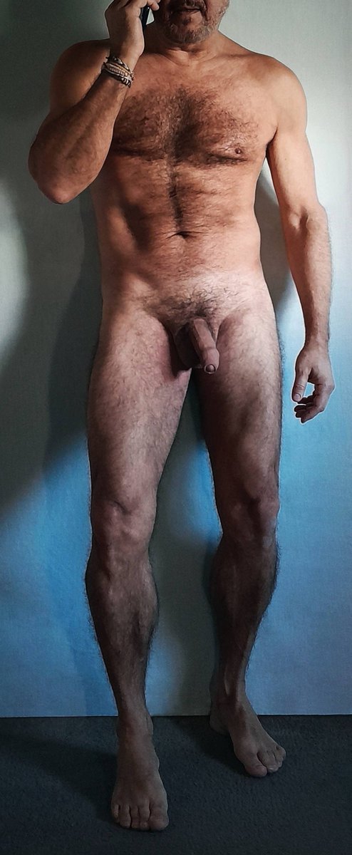 Federic65612258's tweet photo. VIERNEEEEEEEEEEEEEEEEEEEEES seeeeeeeeeeee... muy buen día a todos 🥳🥳👍💪😉😘 https://t.co/4d26gENNek
